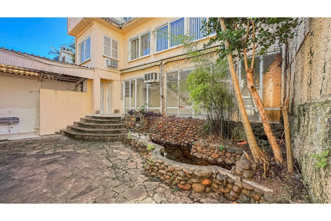 Imagem Casa com 4 Quartos à Venda, em Petrópolis - Porto Alegre Imagem Casa com 4 Quartos à Venda, em Petrópolis - Porto Alegre