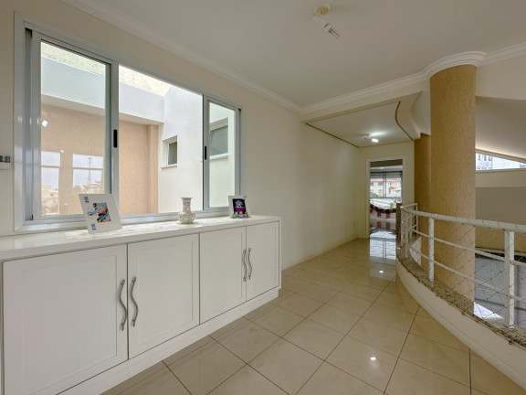 Imagem Casa com 3 Quartos à Venda, 334 m² em Capoeiras - Florianópolis Imagem Casa com 3 Quartos à Venda, 334 m² em Capoeiras - Florianópolis
