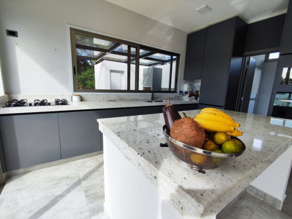 Imagem Casa com 3 Quartos à Venda, 308 m² em Torninos - Cesário Lange Imagem Casa com 3 Quartos à Venda, 308 m² em Torninos - Cesário Lange