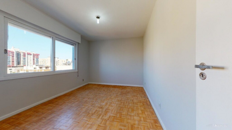 Imagem Imóvel com 2 Quartos à Venda, 74 m² em Menino Deus - Porto Alegre Imagem Imóvel com 2 Quartos à Venda, 74 m² em Menino Deus - Porto Alegre