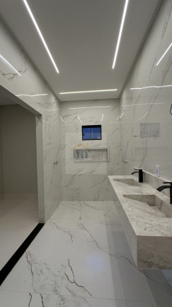 Imagem Casa com 4 Quartos à Venda, 218 m² em Jardim Presidente - Goiânia