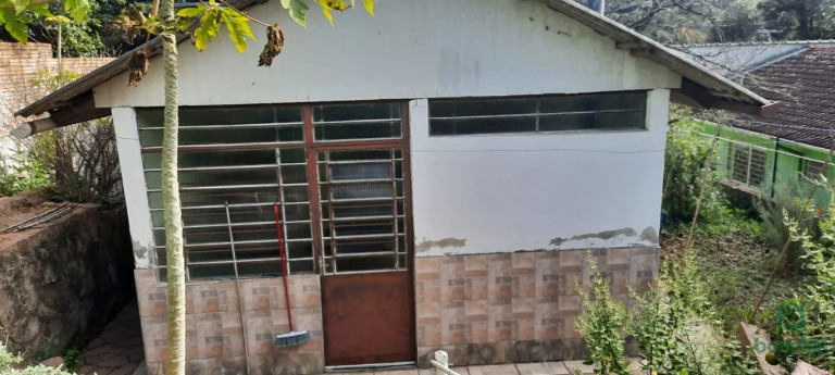 Imagem Casa com 3 Quartos à Venda, 300 m² em Vila Nova - Porto Alegre Imagem Casa com 3 Quartos à Venda, 300 m² em Vila Nova - Porto Alegre