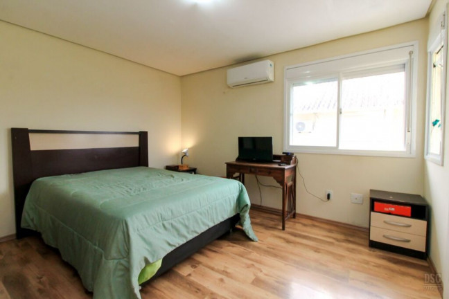 Imagem Imóvel com 3 Quartos à Venda, em Hípica - Porto Alegre Imagem Imóvel com 3 Quartos à Venda, em Hípica - Porto Alegre