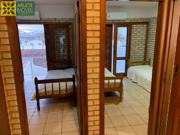 Imagem Casa com 7 Quartos para Alugar ou Temporada, 200 m² em Balneário Perequê - Porto Belo Imagem Casa com 7 Quartos para Alugar ou Temporada, 200 m² em Balneário Perequê - Porto Belo