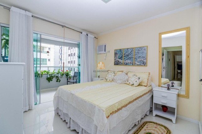 Imagem Imóvel com 4 Quartos à Venda, 114 m² em Centro - Balneário Camboriú Imagem Imóvel com 4 Quartos à Venda, 114 m² em Centro - Balneário Camboriú