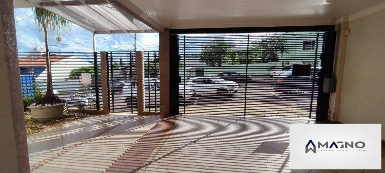Imagem Casa com 4 Quartos à Venda, 257 m² em Centro - Cascavel