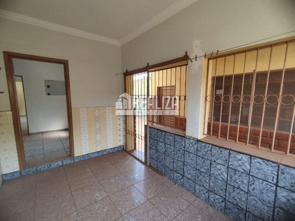 Imagem Casa com 2 Quartos à Venda, 220 m² em Santa Maria - Uberaba Imagem Casa com 2 Quartos à Venda, 220 m² em Santa Maria - Uberaba