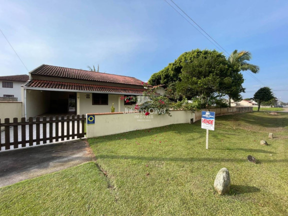 Casa com 3 Quartos à Venda, 124 m² em Barra Do Sai - Itapoá