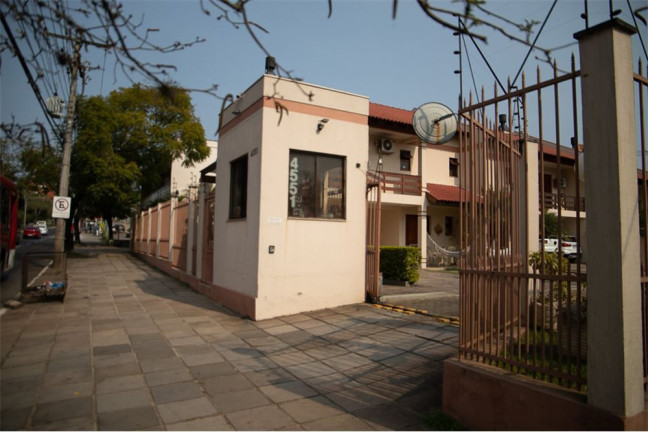Imagem Casa com 3 Quartos à Venda, em Cavalhada - Porto Alegre Imagem Casa com 3 Quartos à Venda, em Cavalhada - Porto Alegre