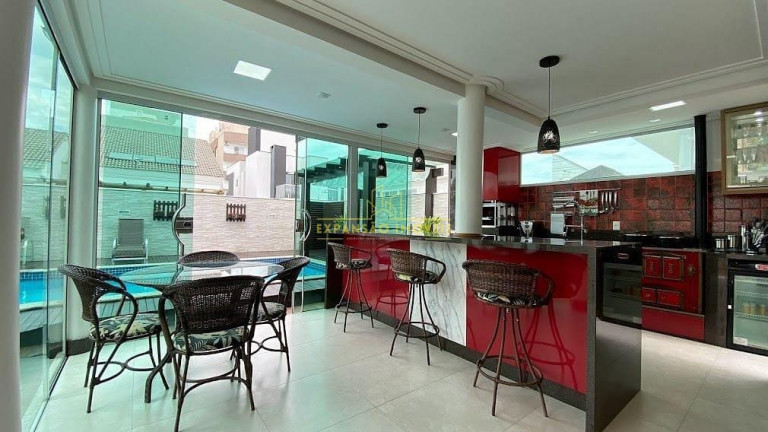 Imagem Casa com 3 Quartos à Venda, 420 m² em Pedra Branca - Palhoça Imagem Casa com 3 Quartos à Venda, 420 m² em Pedra Branca - Palhoça