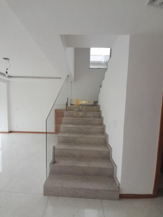 Imagem Casa com 3 Quartos à Venda, 242 m² em Tijuca - Teresópolis Imagem Casa com 3 Quartos à Venda, 242 m² em Tijuca - Teresópolis