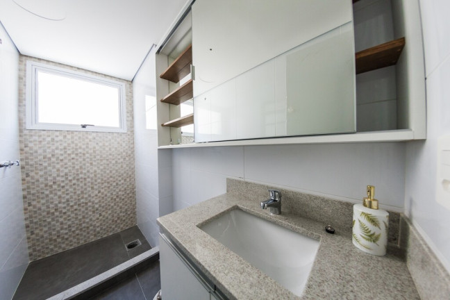 Imagem Imóvel com 2 Quartos à Venda, 66 m² em Menino Deus - Porto Alegre Imagem Imóvel com 2 Quartos à Venda, 66 m² em Menino Deus - Porto Alegre