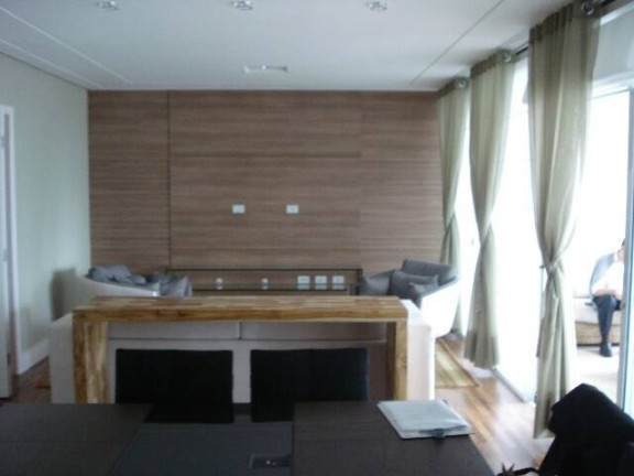 Apartamento com 3 Quartos para Alugar, 220 m² em Campo Belo - São Paulo