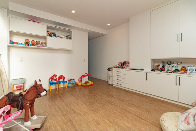 Imagem Casa com 4 Quartos à Venda, 311 m² em Chácara Das Pedras - Porto Alegre Imagem Casa com 4 Quartos à Venda, 311 m² em Chácara Das Pedras - Porto Alegre