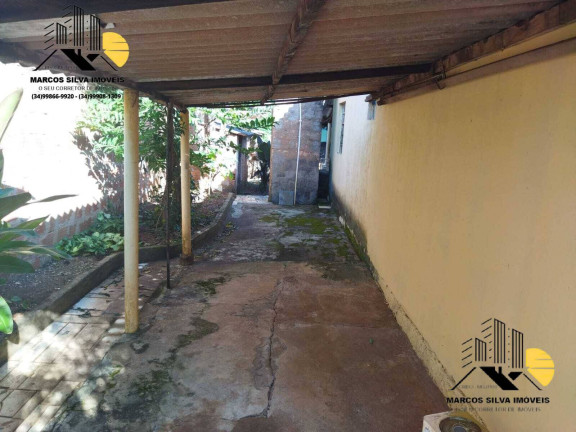 Imagem Casa com 3 Quartos à Venda, 300 m² em Segismundo Pereira - Uberlândia Imagem Casa com 3 Quartos à Venda, 300 m² em Segismundo Pereira - Uberlândia