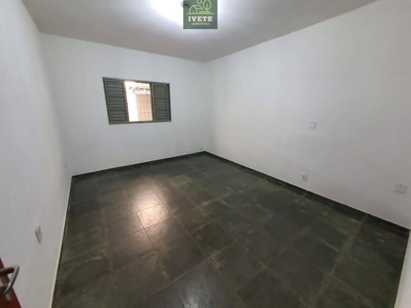 Imagem Casa com 3 Quartos à Venda, 250 m²