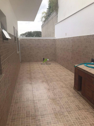 Imagem Casa de Condomínio com 3 Quartos à Venda, 220 m²