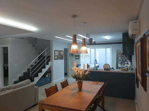 Imagem Sobrado com 3 Quartos à Venda, 215 m² em Centro - Balneário Camboriú