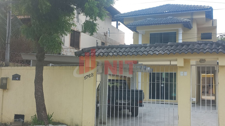 Casa com 4 Quartos à Venda, 230 m² em Itaipu - Niterói