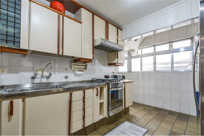 Imagem Imóvel com 1 Quarto à Venda, em Moema - São Paulo Imagem Imóvel com 1 Quarto à Venda, em Moema - São Paulo