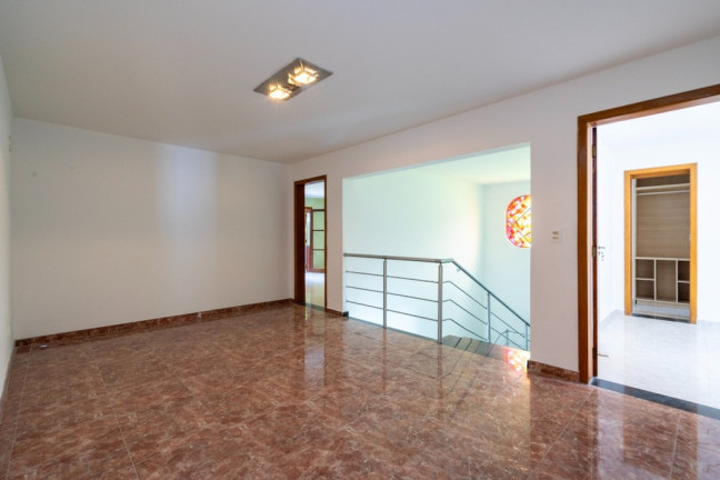 Imagem Casa com 3 Quartos à Venda, em Gramado - Cotia Imagem Casa com 3 Quartos à Venda, em Gramado - Cotia