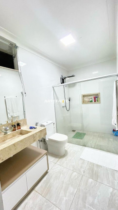 Imagem Casa com 3 Quartos à Venda, 250 m² Imagem Casa com 3 Quartos à Venda, 250 m²