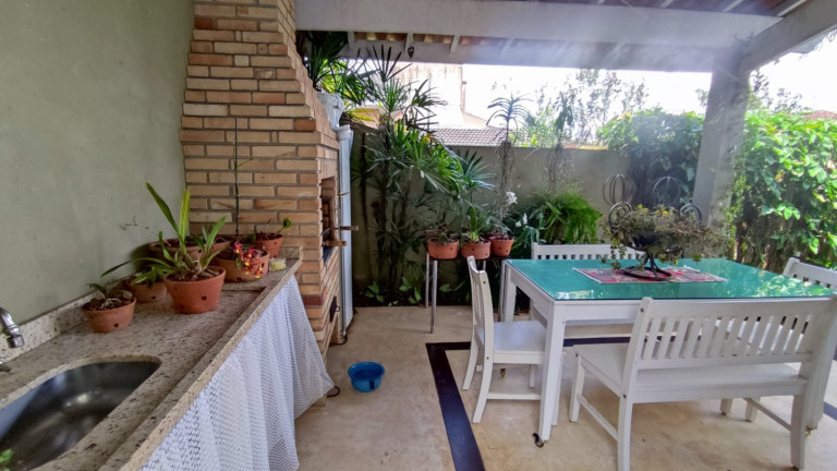 Imagem Casa com 4 Quartos à Venda, 230 m² em Chácara Das Paineiras - Carapicuíba Imagem Casa com 4 Quartos à Venda, 230 m² em Chácara Das Paineiras - Carapicuíba