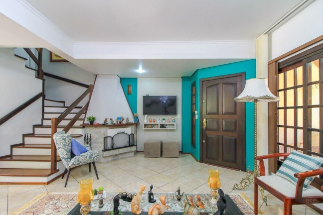 Casa com 3 Quartos à Venda,  em Cavalhada - Porto Alegre