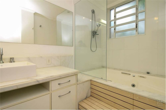 Imagem Imóvel com 2 Quartos à Venda, em Moinhos De Vento - Porto Alegre Imagem Imóvel com 2 Quartos à Venda, em Moinhos De Vento - Porto Alegre