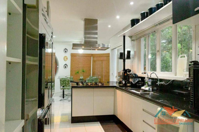 Imagem Casa com 6 Quartos à Venda,  em Massaguaçu - Caraguatatuba