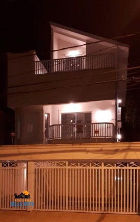 Casa com 3 Quartos à Venda,  em Embaré - Santos
