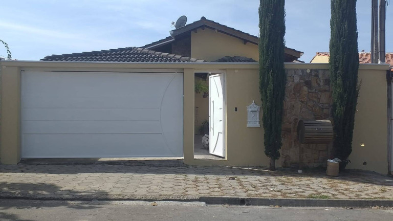 Casa à Venda,  em Atibaia