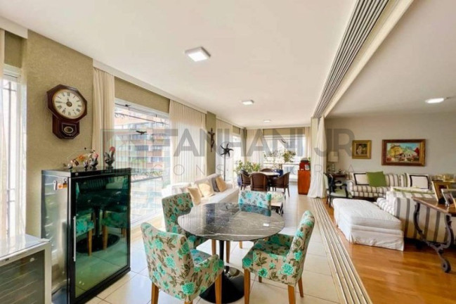 Imagem Imóvel com 4 Quartos à Venda, 310 m² em Jardim Europa - São Paulo Imagem Imóvel com 4 Quartos à Venda, 310 m² em Jardim Europa - São Paulo