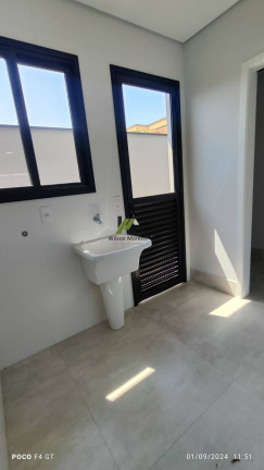 Imagem Casa de Condomínio com 3 Quartos à Venda, 240 m²