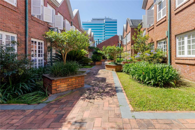 Imagem Casa com 3 Quartos à Venda, 250 m² em Chácara Das Pedras - Porto Alegre Imagem Casa com 3 Quartos à Venda, 250 m² em Chácara Das Pedras - Porto Alegre