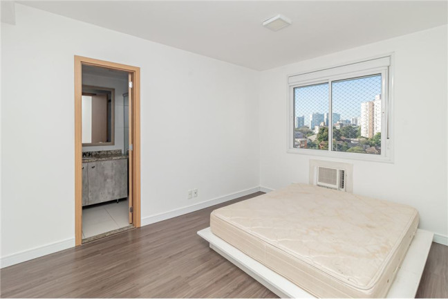 Imagem Imóvel com 2 Quartos à Venda, em Passo Da Areia - Porto Alegre Imagem Imóvel com 2 Quartos à Venda, em Passo Da Areia - Porto Alegre