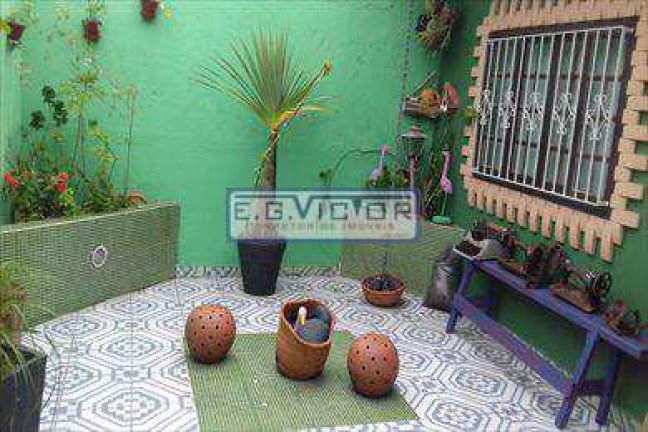 Imagem Sobrado com 2 Quartos à Venda, 69 m² em Balneário Regina Maria - Mongaguá