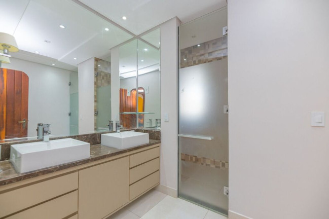 Imagem Cobertura com 6 Quartos à Venda, 554 m² em Santa Cecília - Porto Alegre Imagem Cobertura com 6 Quartos à Venda, 554 m² em Santa Cecília - Porto Alegre