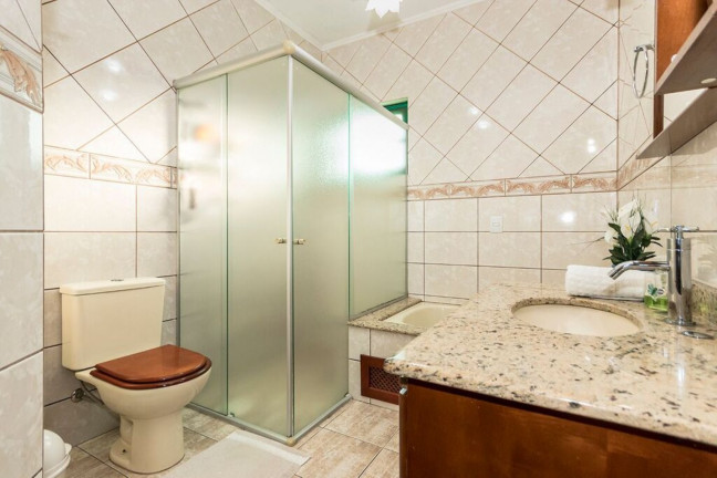 Imagem Imóvel com 4 Quartos à Venda, em Jardim Itu - Porto Alegre Imagem Imóvel com 4 Quartos à Venda, em Jardim Itu - Porto Alegre