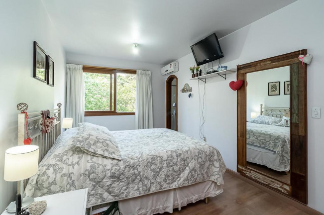 Imagem Apartamento com 3 Quartos à Venda, 226 m² em Petrópolis - Porto Alegre Imagem Apartamento com 3 Quartos à Venda, 226 m² em Petrópolis - Porto Alegre