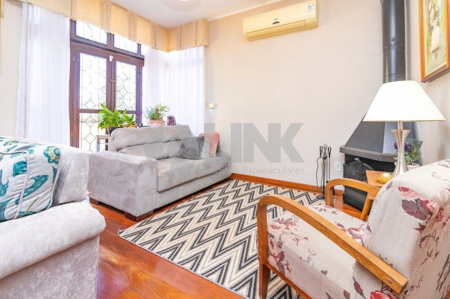 Imagem Casa com 3 Quartos à Venda, 234 m² em Petrópolis - Porto Alegre Imagem Casa com 3 Quartos à Venda, 234 m² em Petrópolis - Porto Alegre
