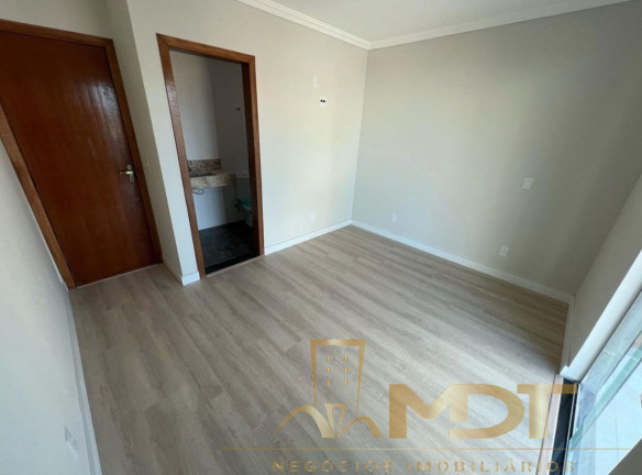 Imagem Imóvel com 5 Quartos à Venda, 167 m² em Heliópolis - Belo Horizonte Imagem Imóvel com 5 Quartos à Venda, 167 m² em Heliópolis - Belo Horizonte