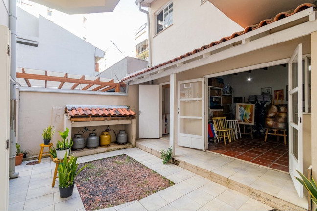 Imagem Casa com 3 Quartos à Venda, 255 m² em Petrópolis - Porto Alegre Imagem Casa com 3 Quartos à Venda, 255 m² em Petrópolis - Porto Alegre