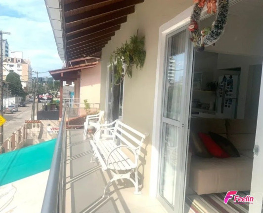 Imagem Sobrado com 3 Quartos à Venda, 204 m² em Trindade - Florianópolis