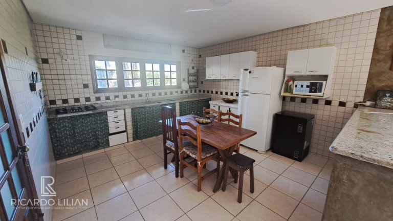 Sobrado com 4 Quartos à Venda, 347 m² em Luiz Fagundes - Mairiporã