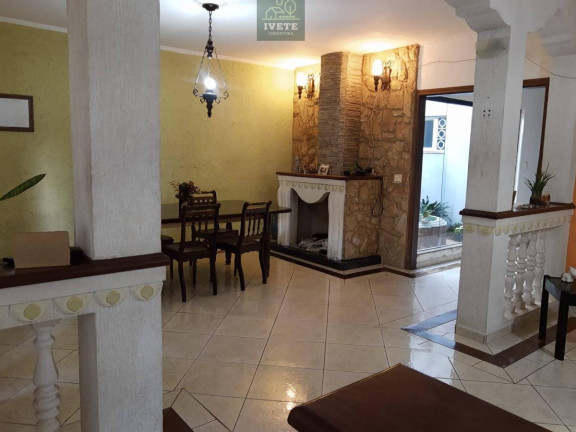 Imagem Casa com 3 Quartos à Venda, 250 m²