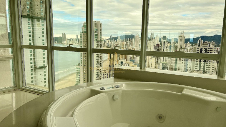 Apartamento com 4 Quartos à Venda, 228 m² em Pioneiros - Balneário Camboriú