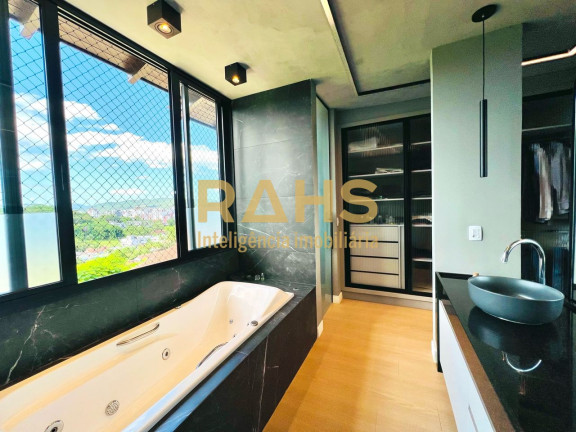 Imagem Casa com 3 Quartos à Venda, 294 m² em América - Joinville Imagem Casa com 3 Quartos à Venda, 294 m² em América - Joinville