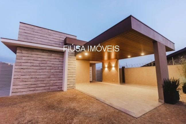 Casa com 3 Quartos à Venda,  em Cravinhos - Cravinhos