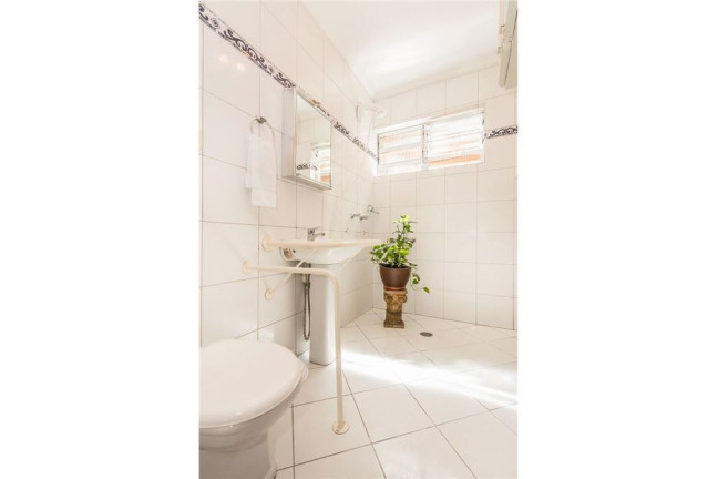 Imagem Casa com 4 Quartos à Venda, em Três Figueiras - Porto Alegre Imagem Casa com 4 Quartos à Venda, em Três Figueiras - Porto Alegre
